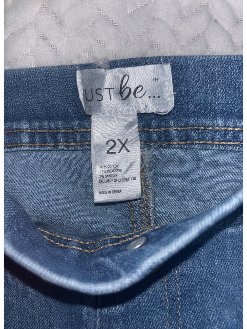 Just Be Women's Plus Size 2X Blue Denim Capri Jeans - Picture 3 of 5